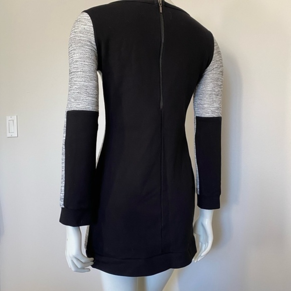 🛍️ 2/$12
LE CHATEAU size small (4/6) womens mini dress. Stretch material. - Picture 3 of 8